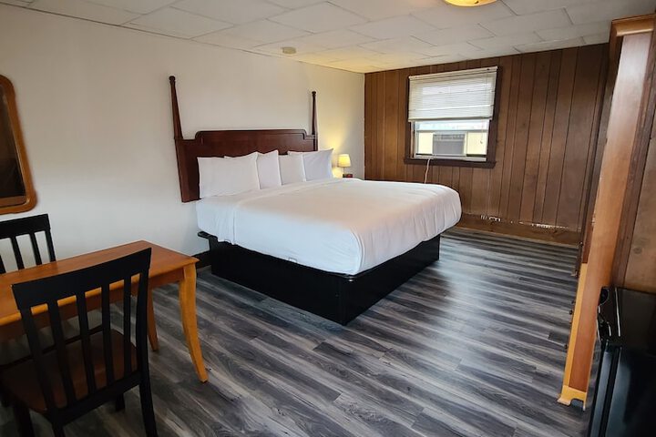 Room 3 of 63