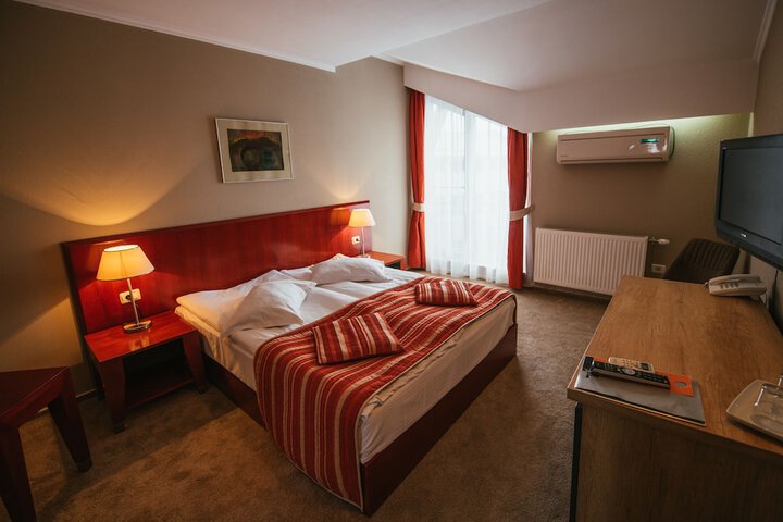 Room 28 of 68