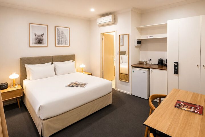 Room 13 of 20