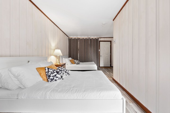 Room 2 of 7