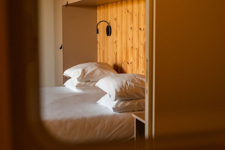Room 3 of 74