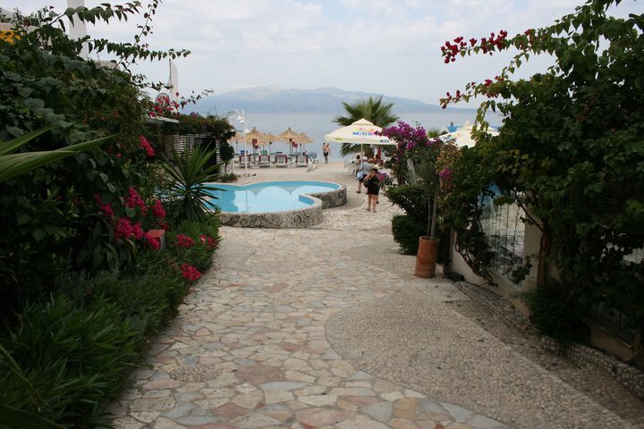 Pool 164 of 253
