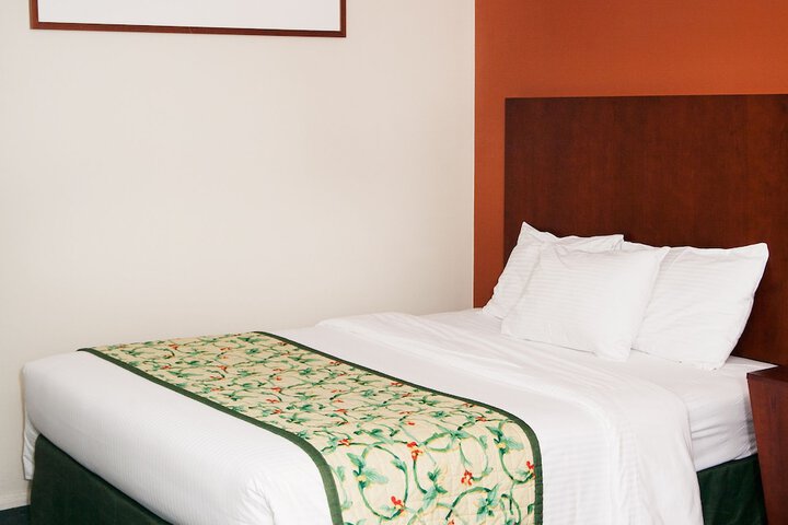 2 Queen Beds (2 of 5)