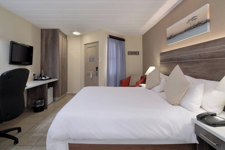 Room 8 of 34