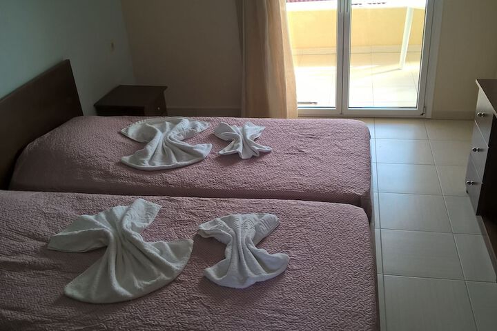 Room 6 of 28