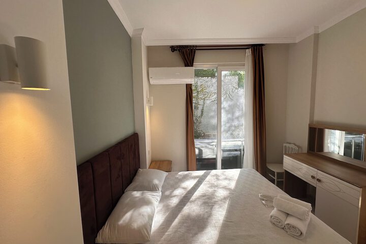 Room 5 of 171