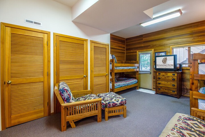 Room 7 of 19