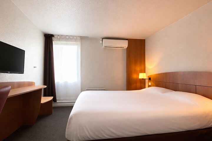 Room 10 of 34