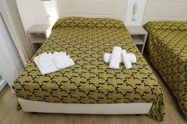 Room 9 of 28