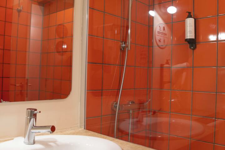 Room 21 of 46