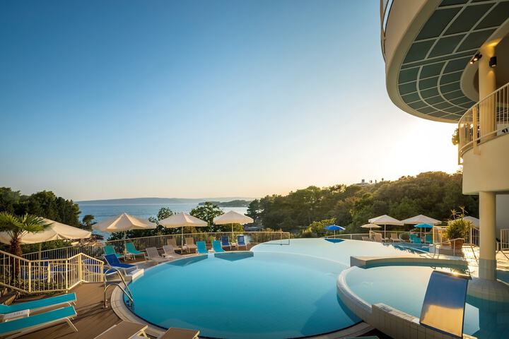 Pools & Facilities