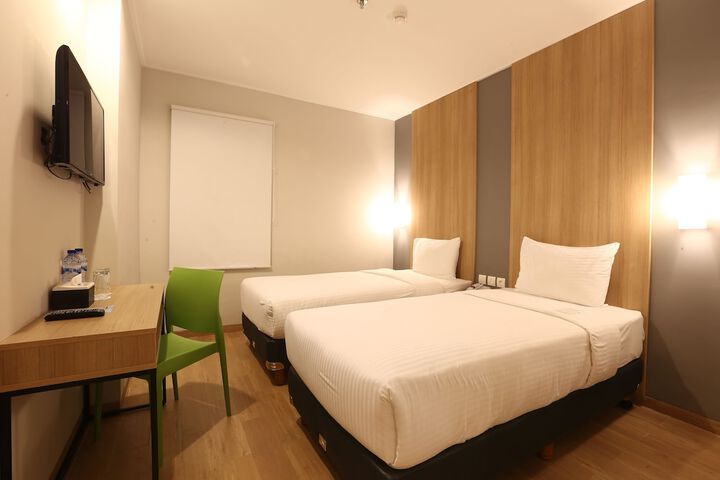 Room 12 of 66