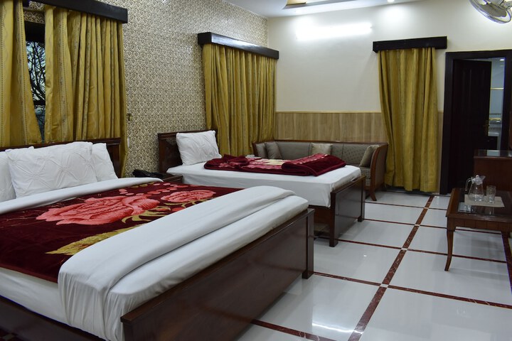 Room 14 of 28