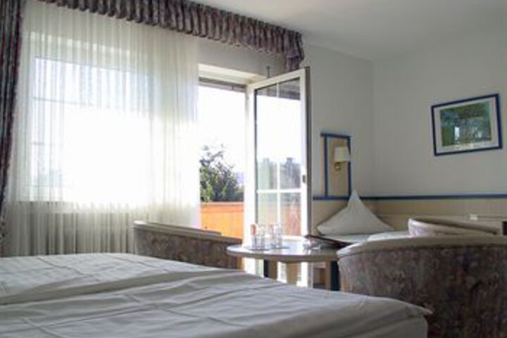 Room 10 of 29