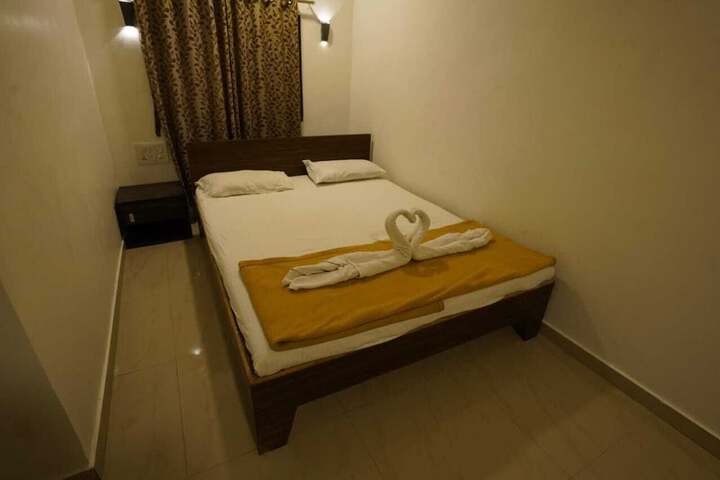 Room 2 of 41