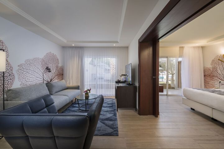 Room 32 of 102