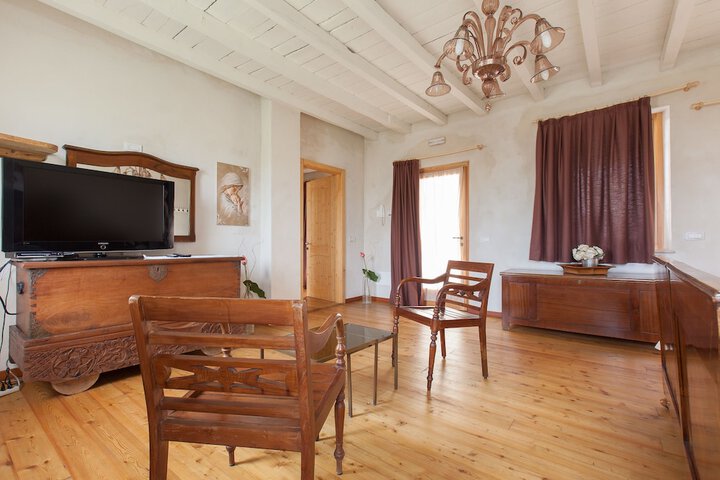 Room 5 of 45
