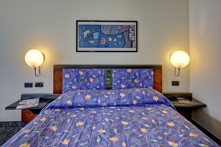Room 4 of 84