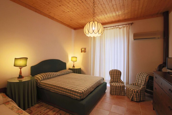 Room 3 of 64