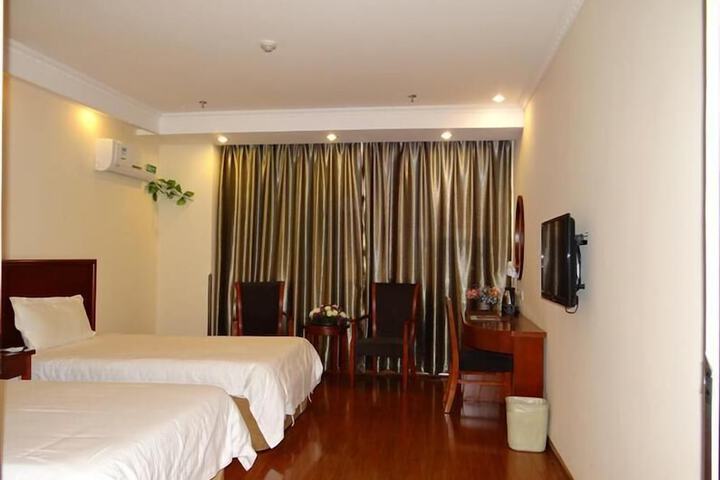 Room 12 of 29