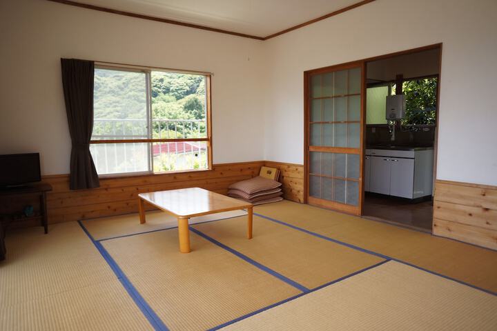Room 2 of 20