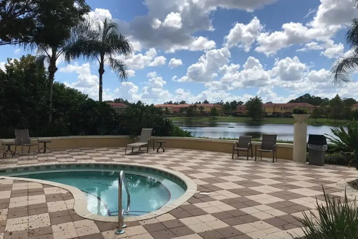 Pool 14 of 28