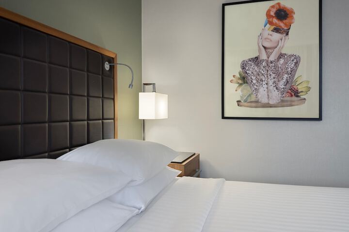 Room 8 of 35