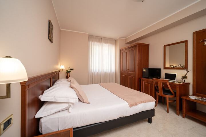 Room 12 of 111