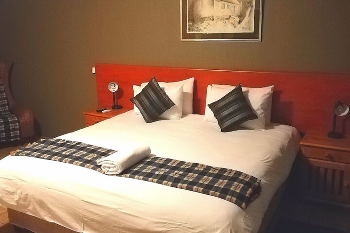Room 4 of 105