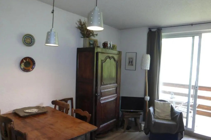 Room 5 of 13