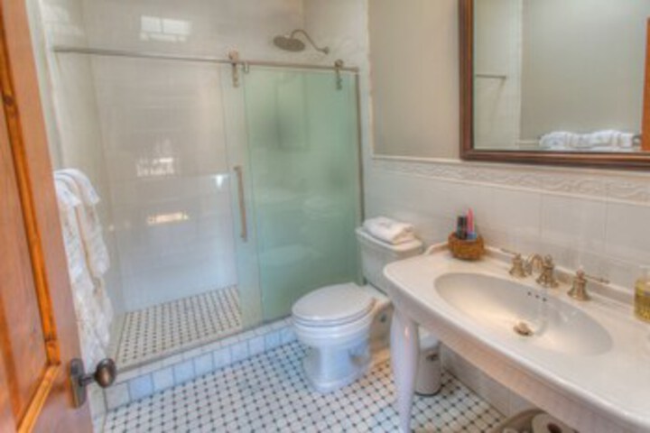 Room 4 of 51