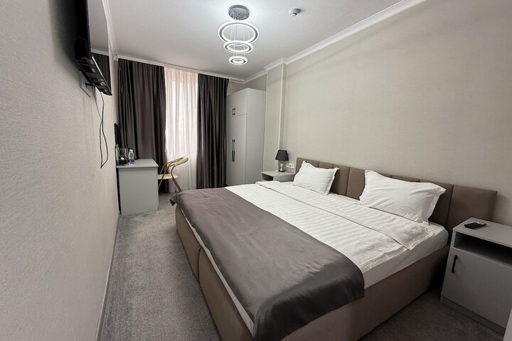 Room 16 of 33