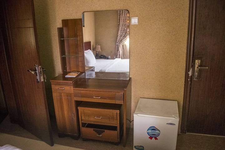 Room 32 of 68