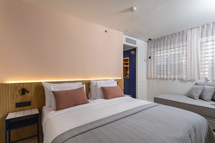 Room 18 of 47