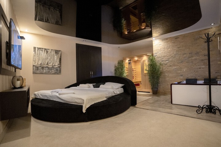 Room 5 of 91
