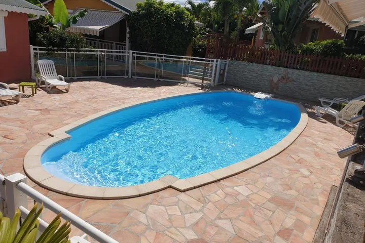 Pool 10 of 15
