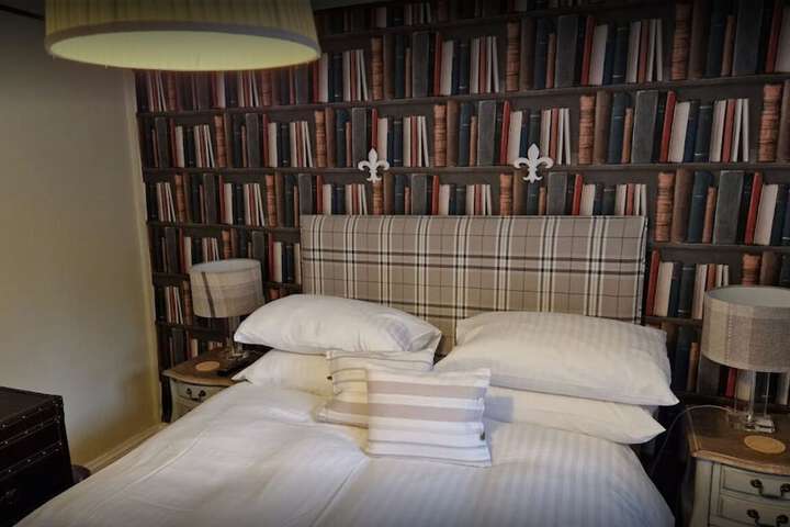 Room 2 of 11
