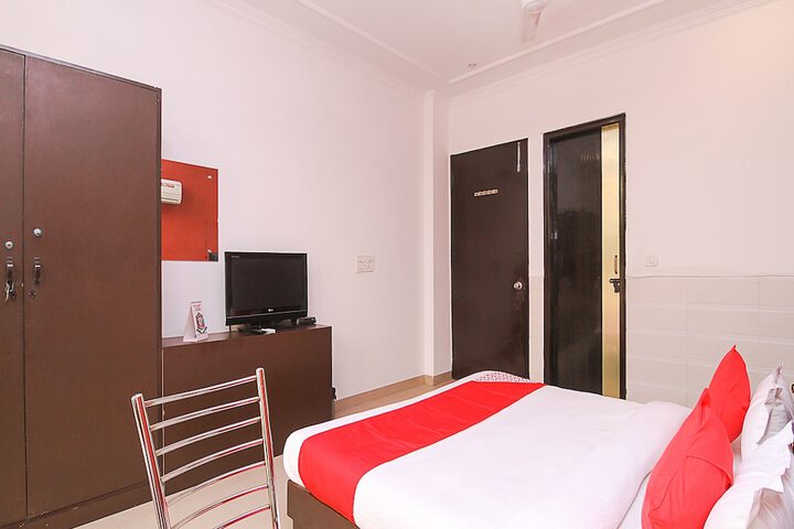 Room 13 of 25