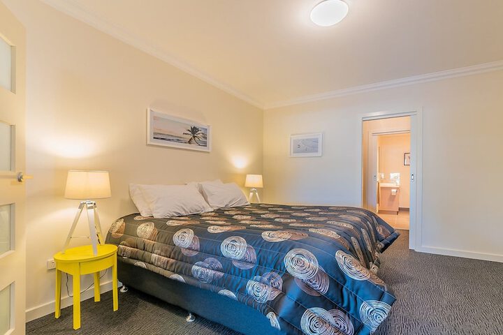 Room 9 of 48