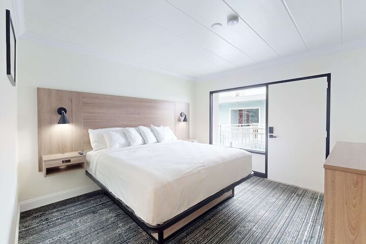 Room 12 of 20