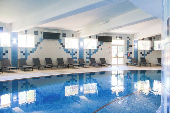 Pool 41 of 106