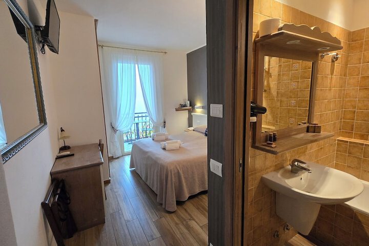 Room 73 of 194