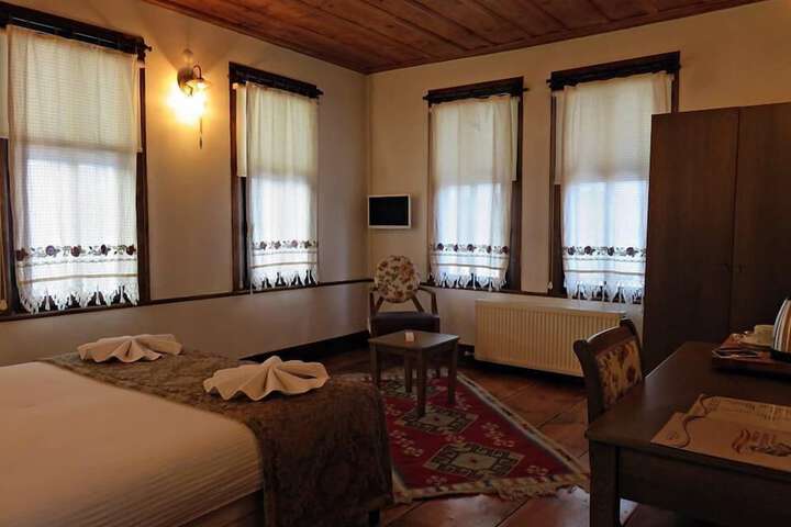 Room 6 of 23