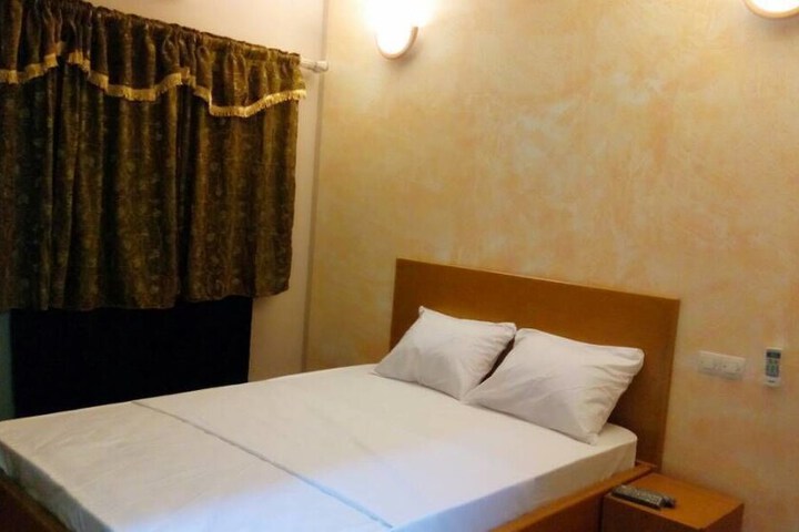 Room 4 of 18