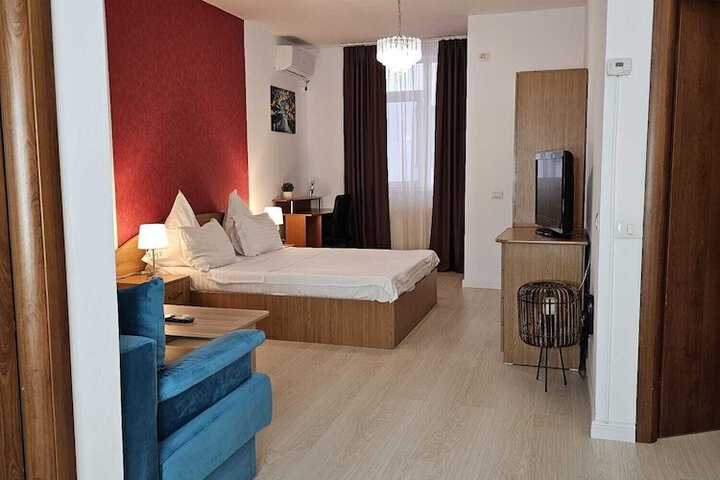 Room 45 of 230