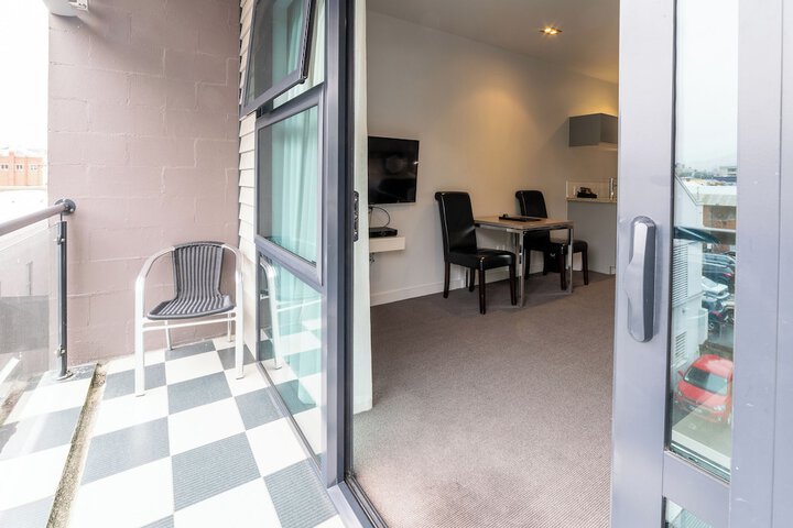 Room 5 of 105