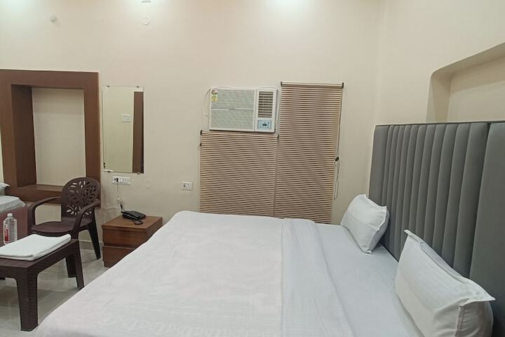 Room 7 of 19