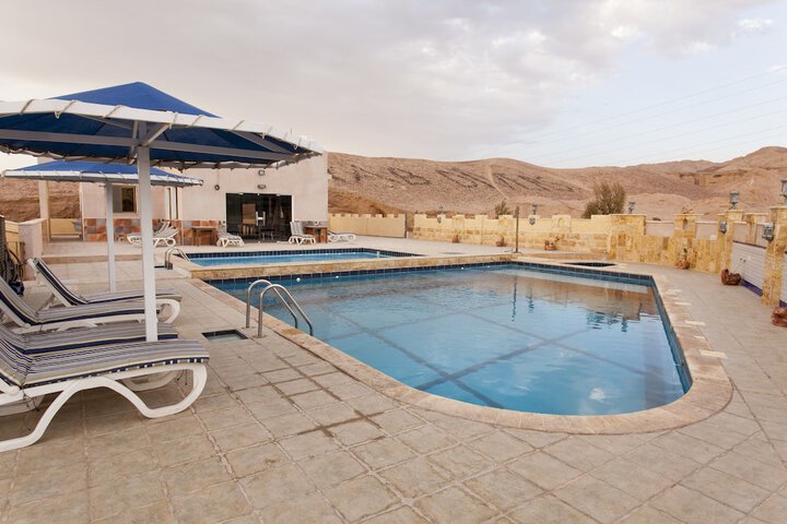 Pool 21 of 42