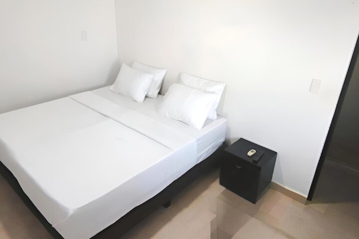 Room 6 of 33