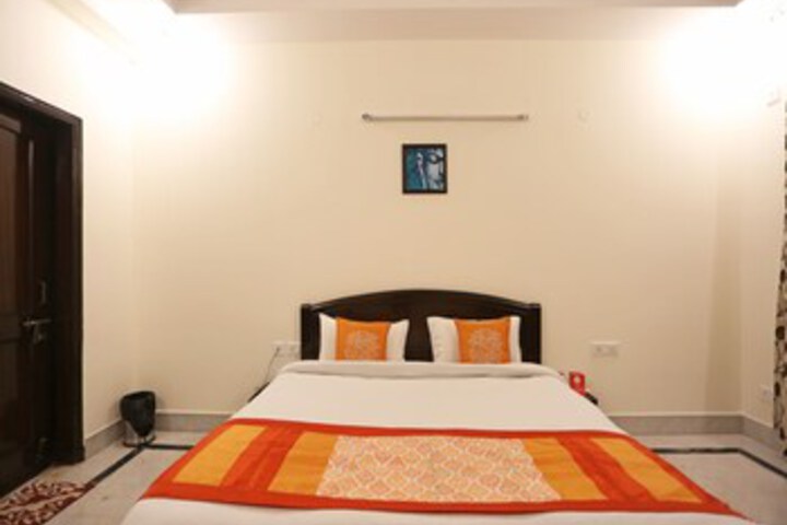 Room 13 of 22